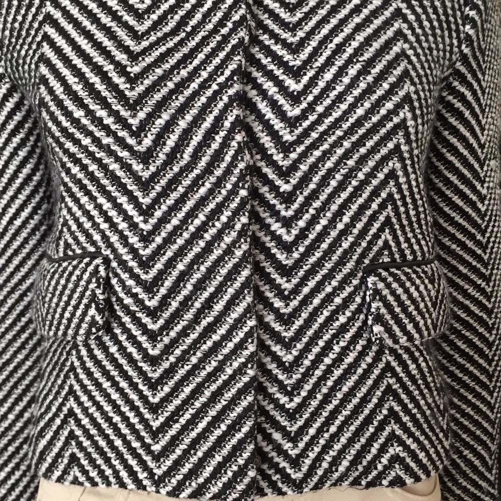 MNG Mango Structured Houndstooth Black and White Textured Cropped Blazer - Picture 5 of 10